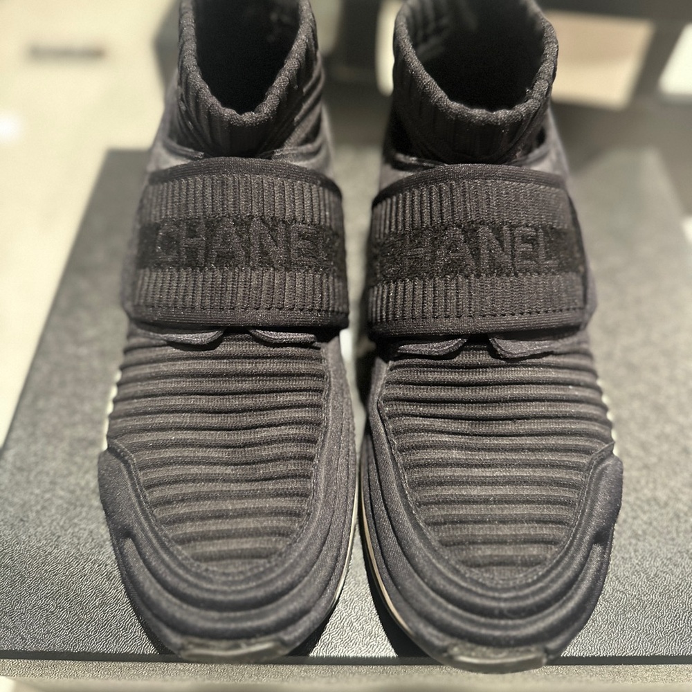 CHANEL SNEAKERS *WOMENS* SIZE 6
